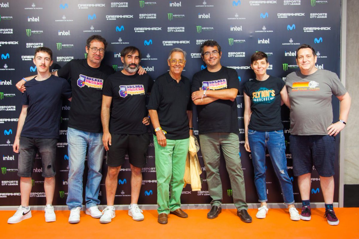 _LuisGimeno_'s tweet image. Vista TRON ARES. Flipante 🥏🥏🥏

Enhorabuena a @DisneySpain por haber contado de nuevo con Javier Dotú como actor de doblaje de Flynn 👏🏻👏🏻👏🏻

No sé si hay precedentes en el cine de que una saga con más de 40 años haya sido doblada por la misma persona 🤩🤩🤩

GRACIAS 💙💙💙