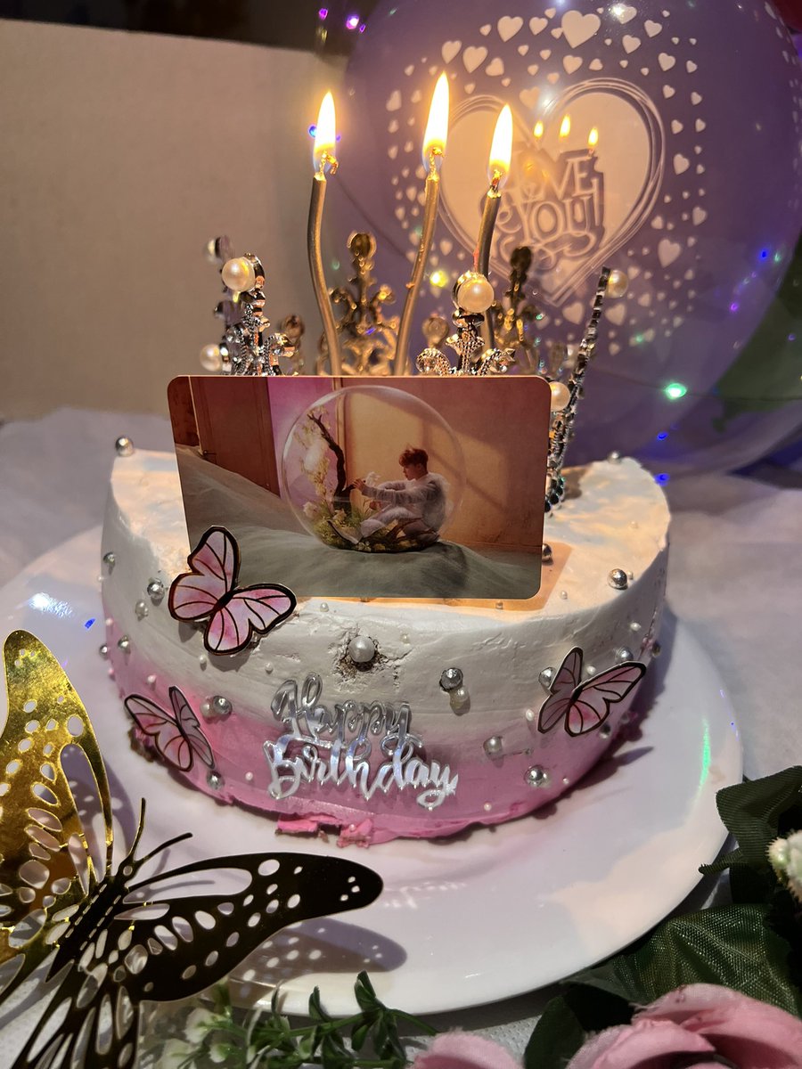 BTS_Insights's tweet image. Happy Birthday Jimin 🎂🥳
♡˚May your year be as graceful as your dance, as sweet as your voice, and as warm as your heart˚♡
You are a light that never fades✨
Stay blessed 🥰

#CakeForJiminContest @jiminiemelody