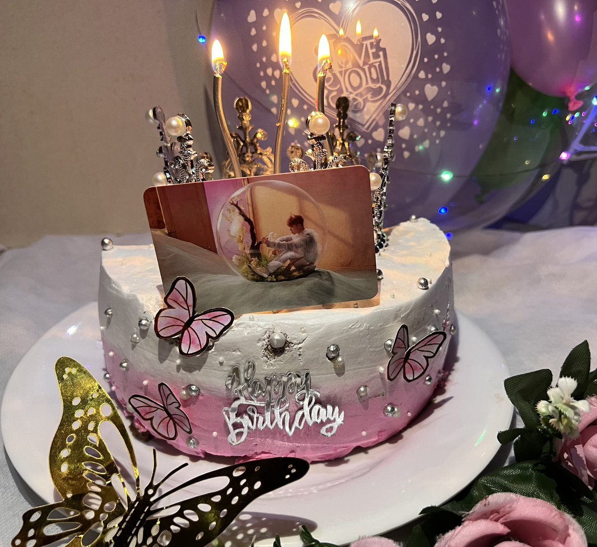 BTS_Insights's tweet image. Happy Birthday Jimin 🎂🥳
♡˚May your year be as graceful as your dance, as sweet as your voice, and as warm as your heart˚♡
You are a light that never fades✨
Stay blessed 🥰

#CakeForJiminContest @jiminiemelody