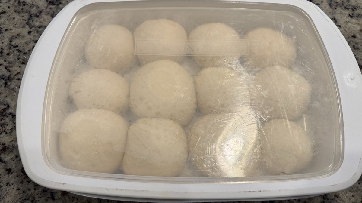 rogue_router's tweet image. Sunday dinner (well) underway
Red wine braised beef and dinner rolls rising.