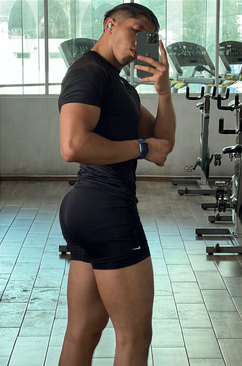 Andie2209's tweet photo. Día de 🍑 https://t.co/wnAbfk9dku