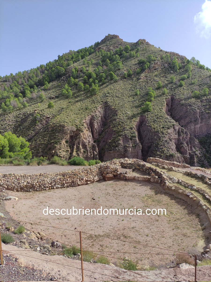 ⚱️Hace 4200 años, en la ciudad argárica de #LaBastida #Totana llegaron a residir más de 1000 habitantes, durante un espacio de 6 siglos. 
Su muralla defensiva es única en Europa.

🤔Más información ➡️ descubriendomurcia.com/tag/la-bastida…