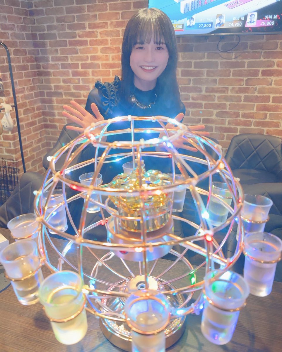 Amari_Airi's tweet image. 昨日はスパナでのバースデーゲストにお越しいただきありがとうございました！
こんなにたくさんのお客様にきていただいたこと初めてで感動しました😭
シャンパン入れてもらったり、観覧車回ったり、ケーキ出てきたり、お寿司もらったりどれもとっても嬉しかったです！