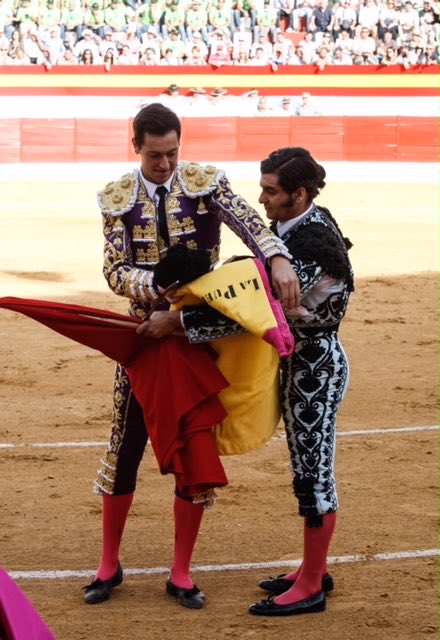 En una España que fuese España, el Ministro de Cultura aguardaría entristecido en el hall del Wellington para dar un abrazo al último artista concebido en la pureza interpretada que nos salva de la sociedad del espectáculo. Hasta siempre, padrino. Larga vida, Morante.
