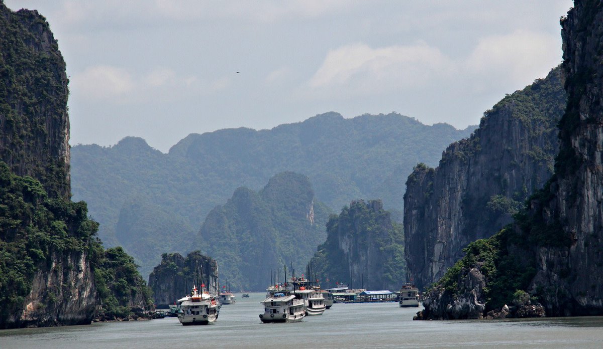 CompassandFork's tweet image. 5 Fantastic Bucketlist Destinations that Live up to the Hype bit.ly/2kRYMue #bucketlist #travel #ttot #halong #vietnam