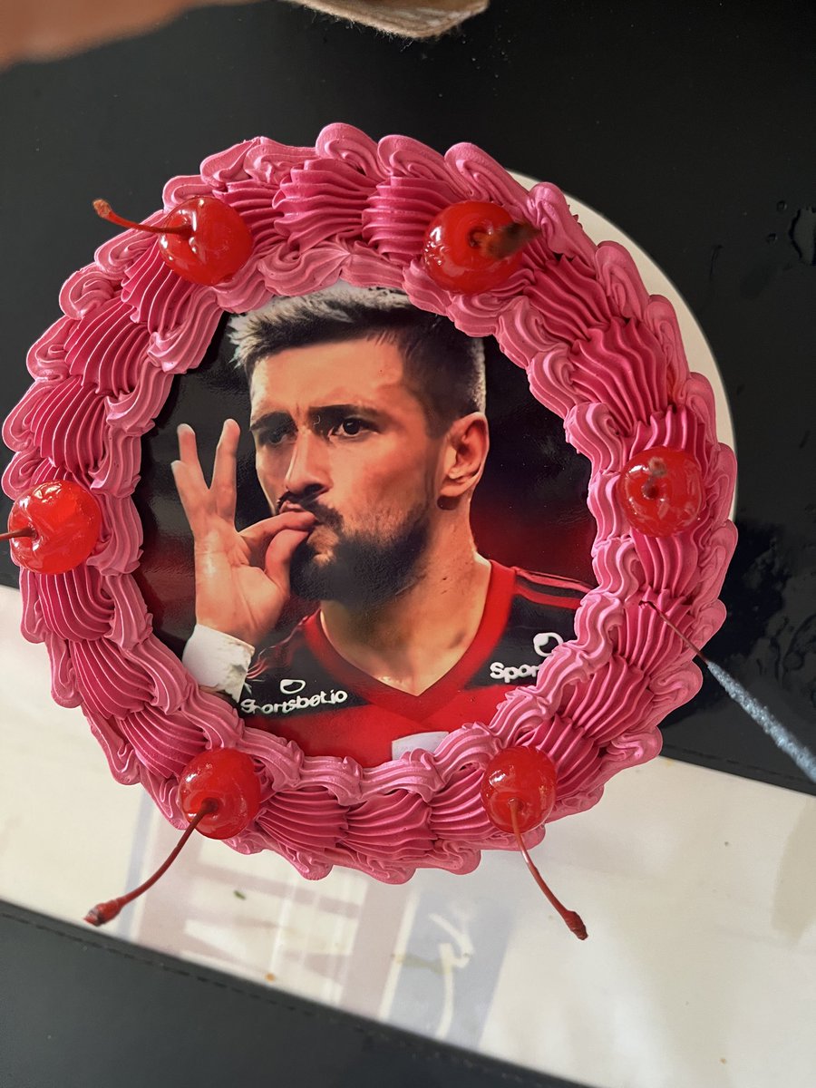 subiu o balão e eu encomendei o verdadeiro bolo do arrasca ✨🙏🏽✨🙏🏽✨🙏🏽✨