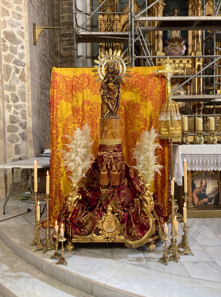 La que más altares tiene.

(Aunque sea en medio de una restauración).