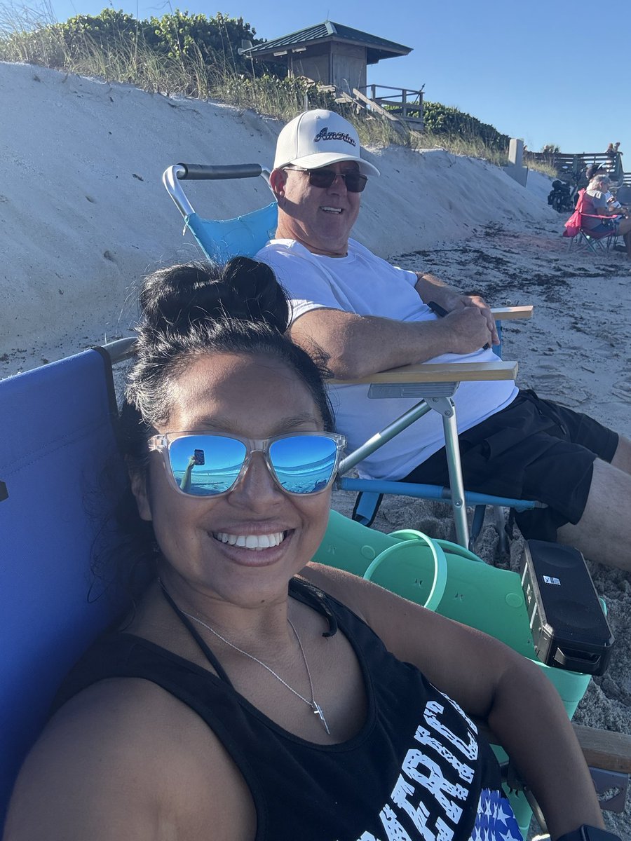 kingslife4u2c's tweet photo. When both your teams lose, there’s only one thing left to do is to head to the beach and let the waves wash away the disappointment. 🌊🩵🐬🤍@scottking72 ⭐️#SundayReset #CowboysFan #DolphinsFan https://t.co/3AjayDlJeW