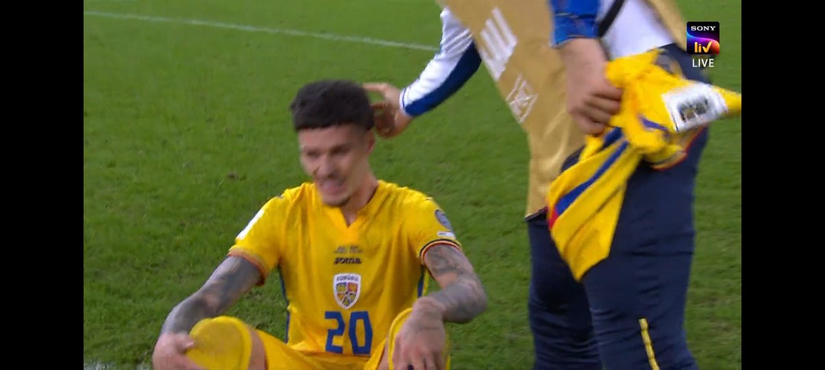 Sidharth_World_'s tweet photo. Romania 🇷🇴 keep their World Cup dream alive. Stunning 94th last minute winner, a beautiful header from Virgil Ghita after a brilliant Ianis Hagi assist, seals a 1-0 victory over table toppers Austria 🇦🇹✍️.

#ROUAUT #WCQ2026 https://t.co/P3Ak9mEvfh