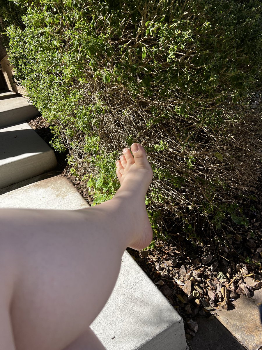 A little bit of outside feet for your feed today! 😘