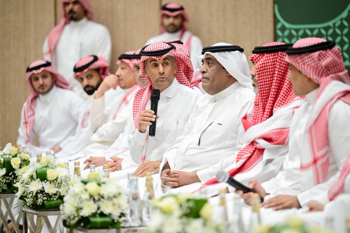 خلال لقاء #نبض_الإعلام، وزير الإعلام سلمان الدوسري @salmanaldosary يؤكد على "مسؤولية الكلمة" أمام نخبة من صناع الإعلام الرياضي، مشدداً على دورهم المحوري في ترسيخ الوعي والتوازن. حوار مهم لتعزيز رسالة الإعلام الهادف.
#وزارة_الإعلام #الإعلام_الرياضي