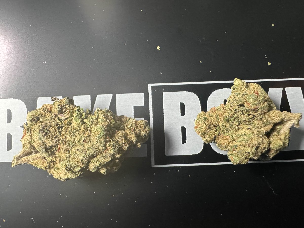 Apples and Bananas (BakeBoxx) Strain Review

Apples and Bananas from BakeBoxx is a flavorful, balanced strain that perfectly blends fruity sweetness with a punch of potency. The first hit delivers a burst of crisp apple and smooth banana notes, followed by hints of creamy candy