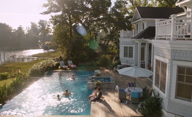 eternaldior's tweet photo. my dream is to be a rich girl living near the coast in her huge mansion with a world of minimal worries https://t.co/BqJjtMnhA4