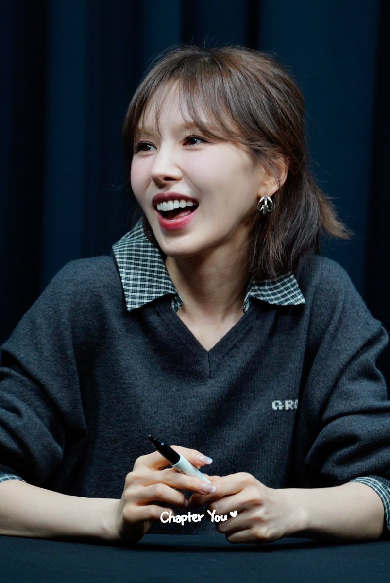 ChapterYou221's tweet image. 251012 메이크스타 팬싸인회
MAKESTAR Fansigning

#WENDY #웬디 #Sunkiss #CeruleanVerge #WENDY_Verge