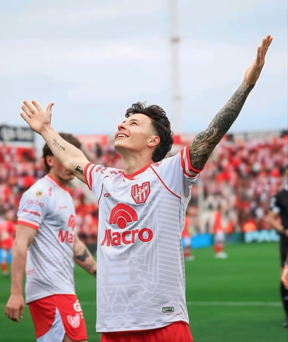 futbolscan's tweet photo. 🎩🇦🇷 Gastón Lodico vs Atlético Tucumán:

➜ Gol
➜ 1º en remates [3]
➜ 1º en toques [85]
➜ 1º en pases precisos [61/65]
➜ 1º en efectividad de pases [94%]
➜ 1º en pases largos precisos [8/10]
➜ 2º en pases al campo rival [33]
➜ 2º en recuperaciones [9] https://t.co/Fl0szx7c3B