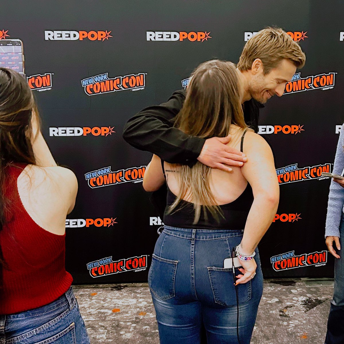 me being a yappasaurus rex at the running man press line at nycc is a core memory for me 🖤

trying to get my 5'3 ass in the same shot as lee pace was truly a feat tho