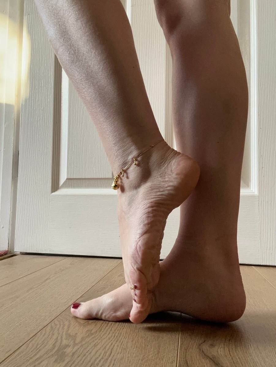 arabellafeet tweet media