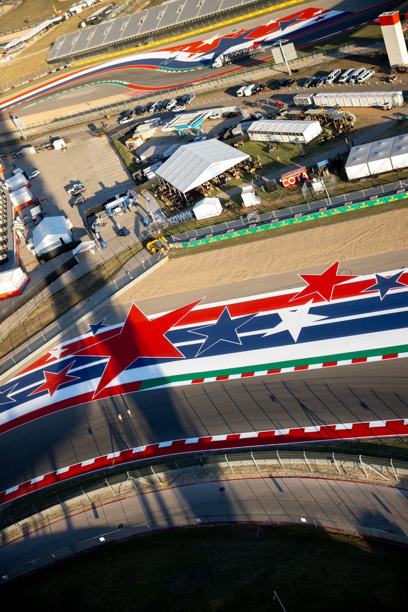 Me complace anunciarles que... ES SEMANA DE CARRERA 🏁

📍 Austin, Estados Unidos 🇺🇸 

VIERNES 🏎

- FP1 | 14:30h
- Sprint Qualy | 18:30h

SÁBADO 🏎

- Sprint | 14h
- Clasificación | 18h

DOMINGO 🏎

- Carrera | 16h

📺 Transmiten Disney+ Premium, Fox Sports y F1TV