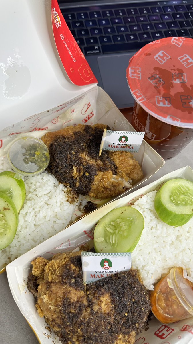 definisi ingat nama ingat rasa. bumbu hitam ayam MakDura yang khas, medok dan endul bikin gagal move on!!!