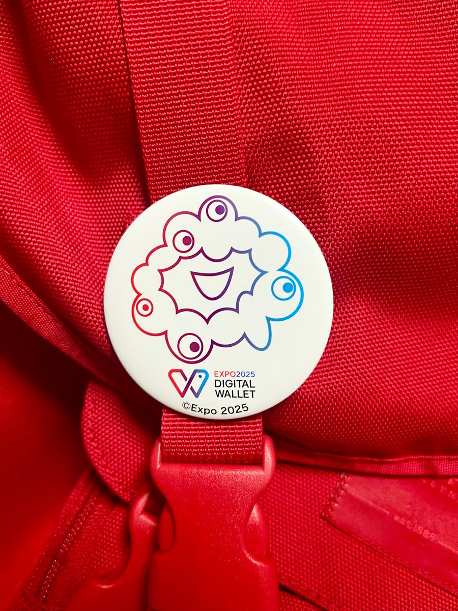 某日、手荷物検査で並んでいる時にちびっこが「たぷたぷ！」ってずっと遊んでくれたミャクミャクです。
だからお前の名前はたぷたぷです。