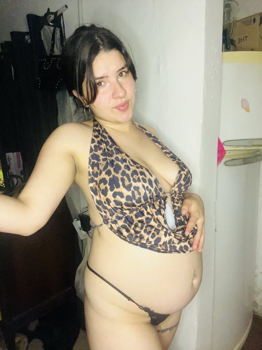 Luciana54630571's tweet photo. Te calientan las embarazadas 
Completo sin censura en mi ☕️
Me masturbo , me froto mis pechos y chorrean leche 🤤

https://t.co/ueSL3c6bff

#EmbarazadaSensual #latinas #cafecitoxxx https://t.co/6RcFwTt3BO