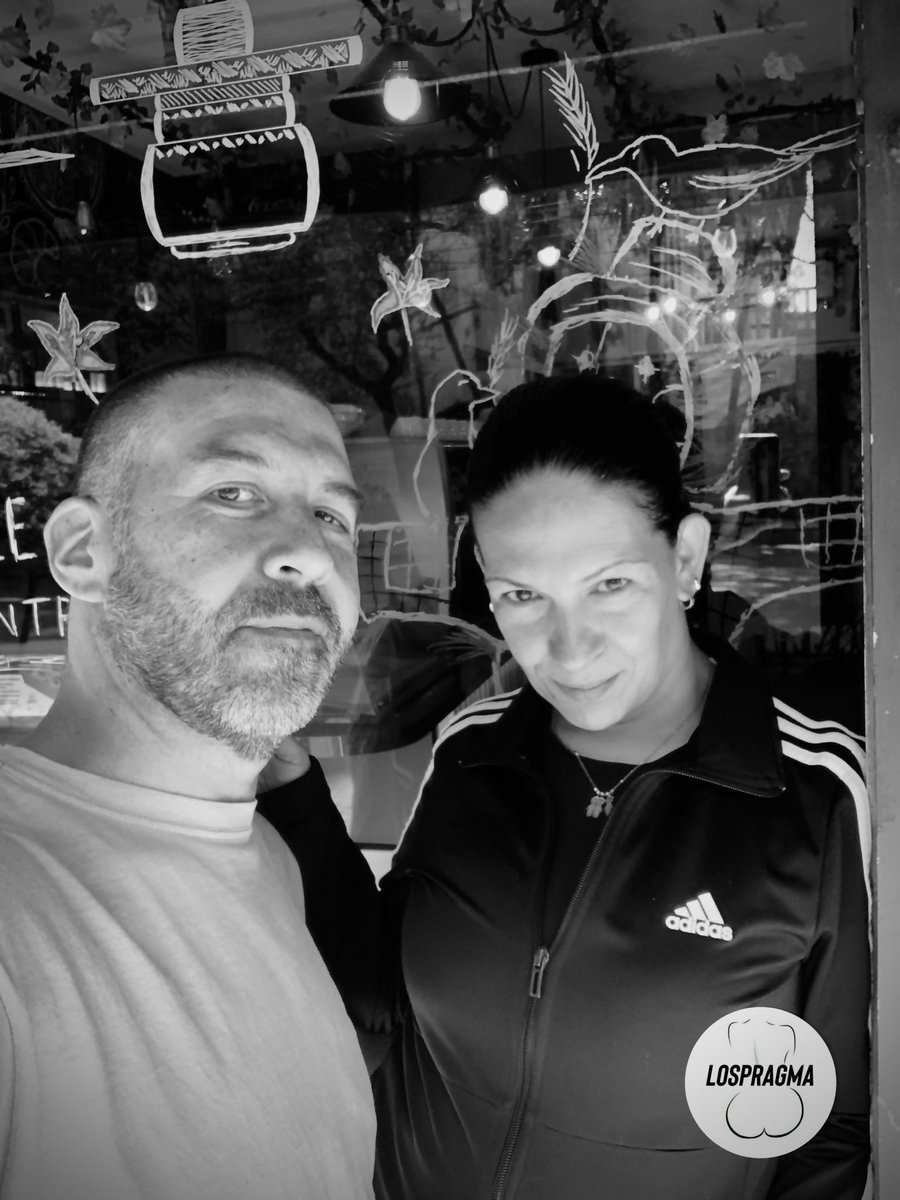 “Momentos reales, miradas que dicen más que mil palabras.
Entre risas, historias y complicidad… así se escribe lo auténtico.”

#ConexiónVerdadera #MomentosQueQuedan #LosPragma