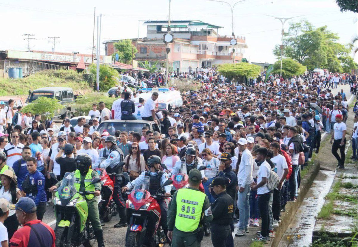 AyalaAy60's tweet photo. 📍 Desde el Santuario de Isnotú, Trujillo:
Se realizó la Gran Marcha por la Fe y la Paz, como antesala a la canonización del Dr. José Gregorio Hernández.

El pueblo venezolano une su voz en devoción y esperanza.

#JoséGregorioHernández #FeYPaz #Canonización #VenezuelaDevota https://t.co/ACgG7j2Aa7