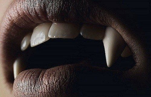 windysrainy's tweet photo. My Blood Is Singing With Your Voice
(I Want To Pour It Out)
https://t.co/F7oMIubg5R

Yuqi's always been good at this sort of thing. Worshipping Soyeon with her mouth.

And she's even better at it when they're this close to the full moon. https://t.co/5g3rFUU0P4