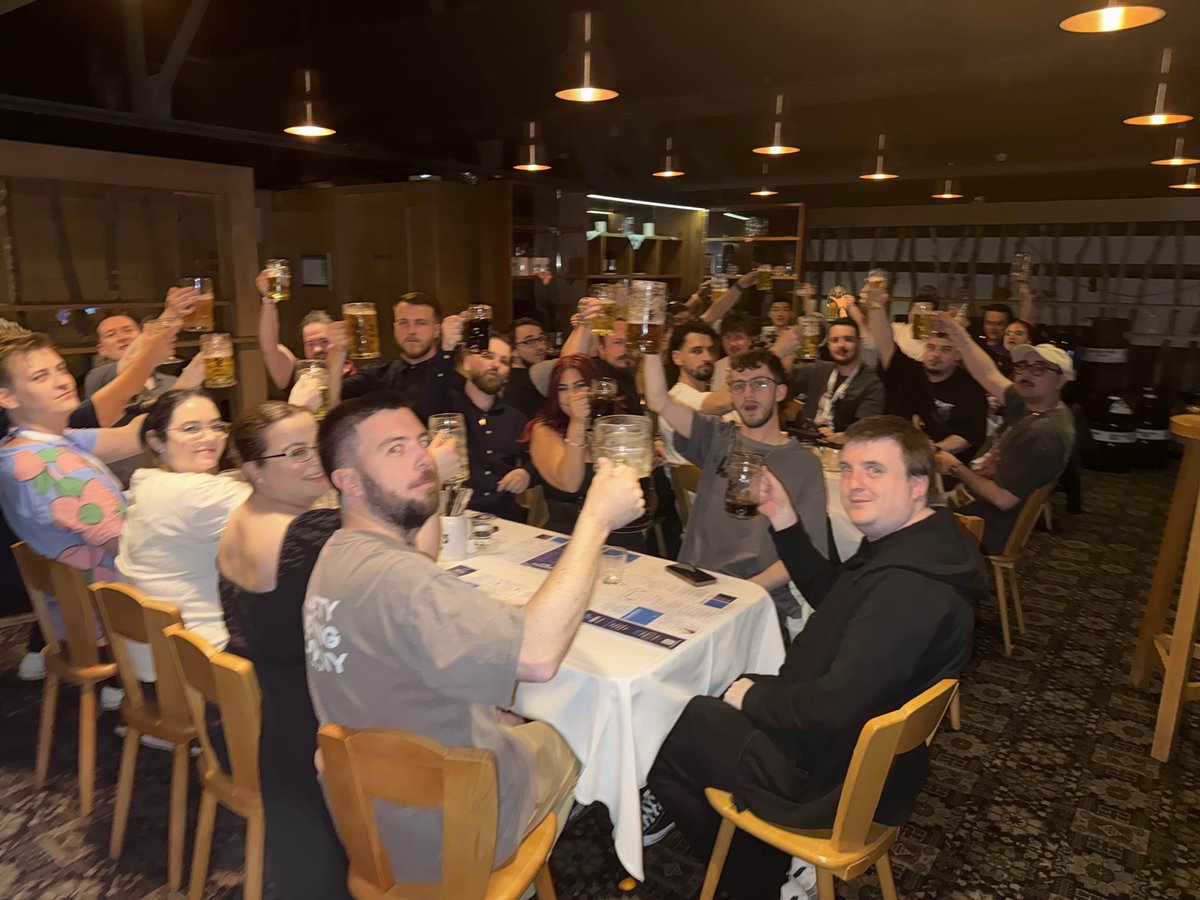 asapjoeyx's tweet image. to pick 4 photos out this weekend was a hard task but here they are.

I was able to successfully host my own panel on pokemon family feud which filled up the entire theatre, and hosted @emildweeb chaotic on the fly panel eating hot wings raising money for charity.

our asap…