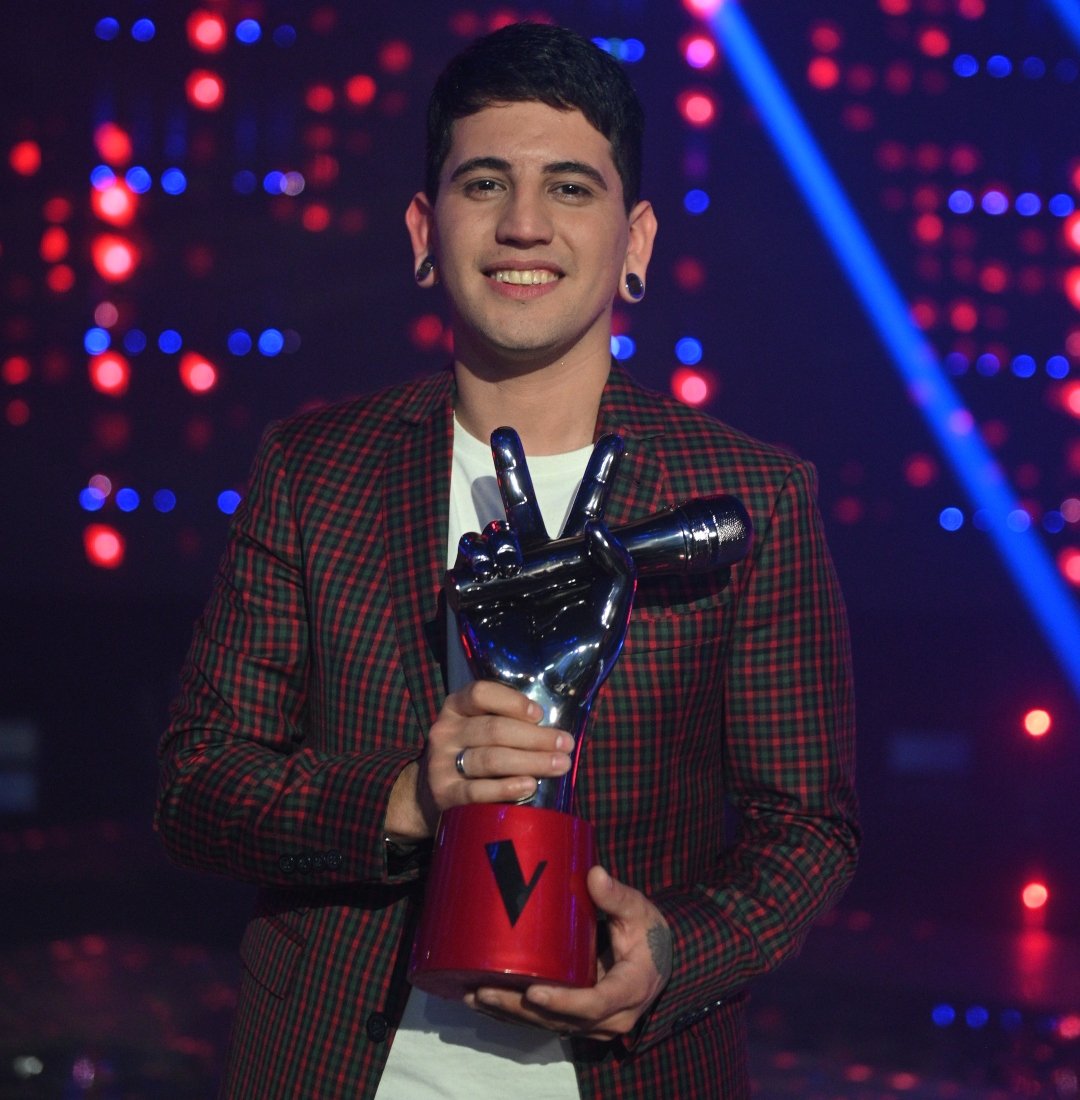 plastiko00's tweet photo. Bueno igual ganar #LaVozArgentina no dice nada. Alguien se acuerda de estos Who? https://t.co/mxSfkJLsK1