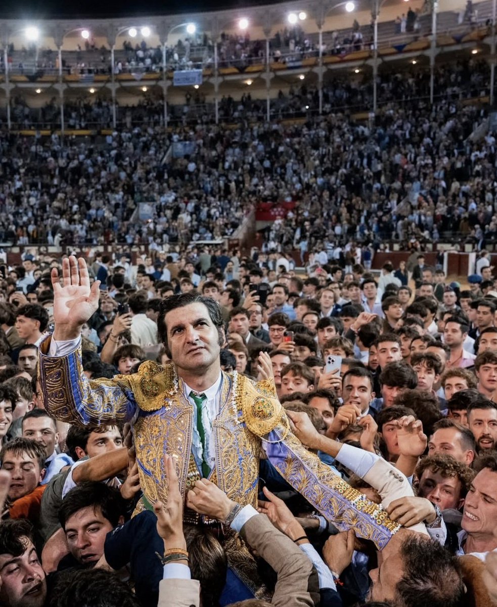 Ojalá pudiéramos hacer por él la mitad de lo que él  hizo por nosotros y por la tauromaquia.