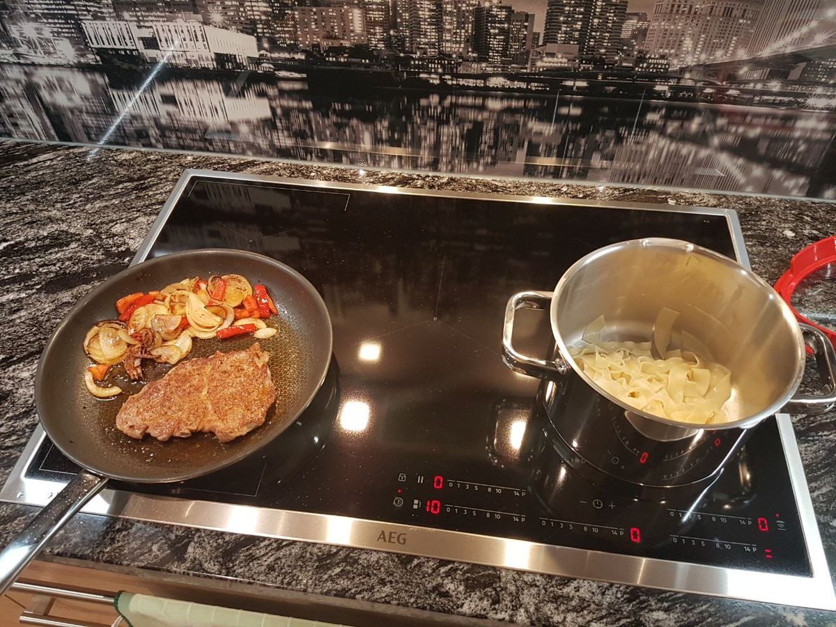 Lilbigthemc's tweet photo. #Dinner https://t.co/kgTiW4VsNv