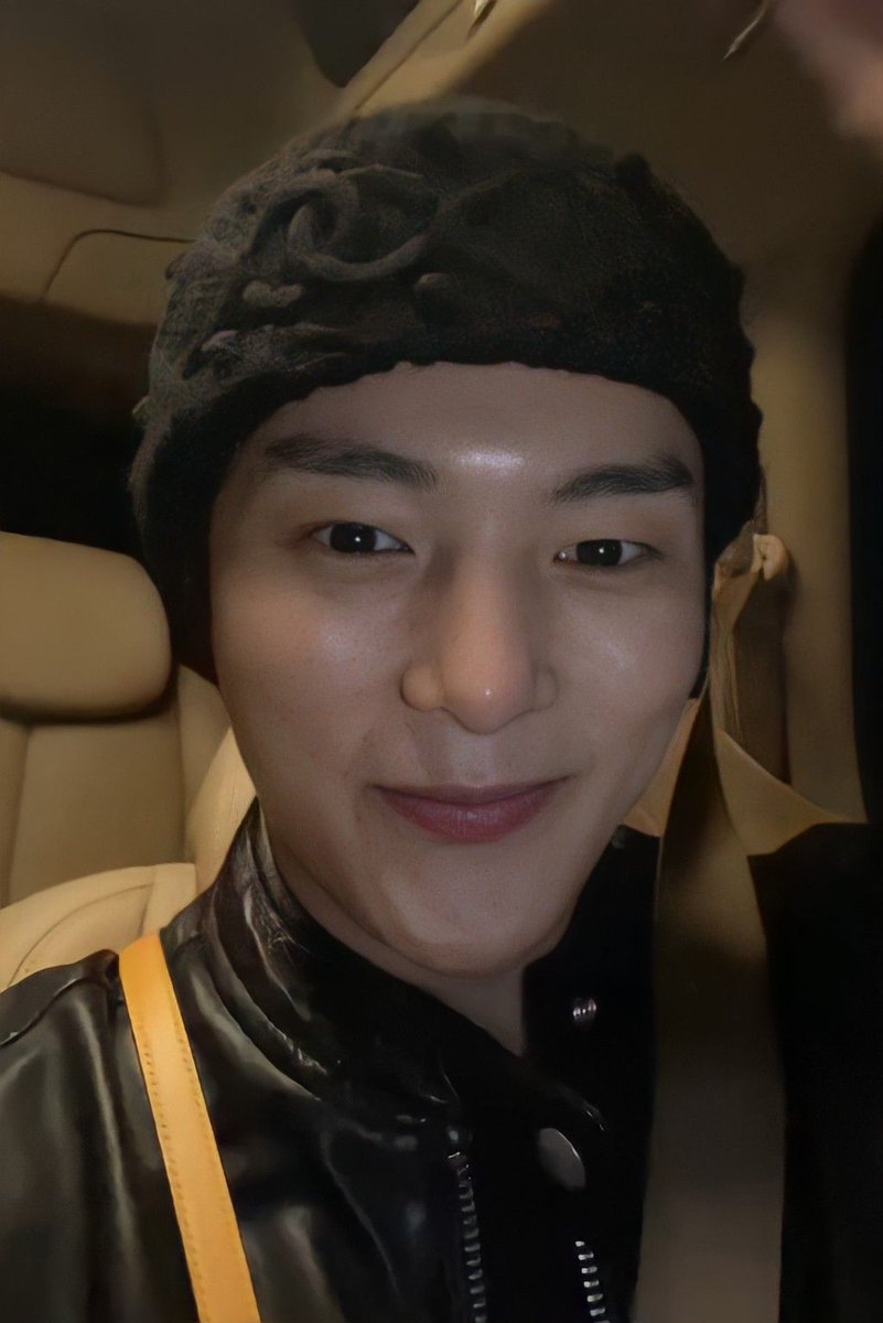 Rj1Stacia's tweet image. Tell me your secrets....

#MonbebeSelcaDay #MBBSD #MONSTA_X #MONBEBE #몬스타엑스 #몬베베 #민혁 #MINHYUK