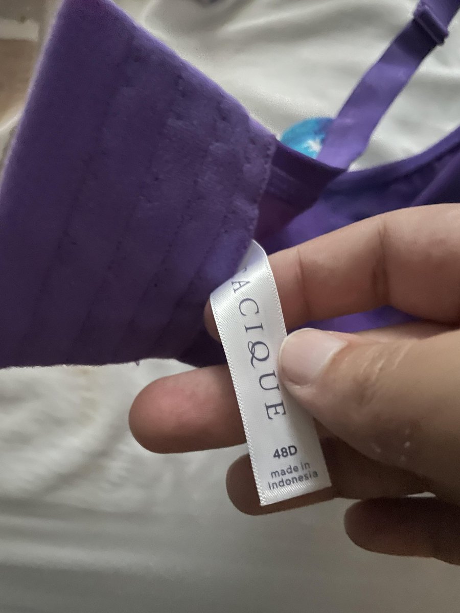 Girl sexy bra 18k tweet media