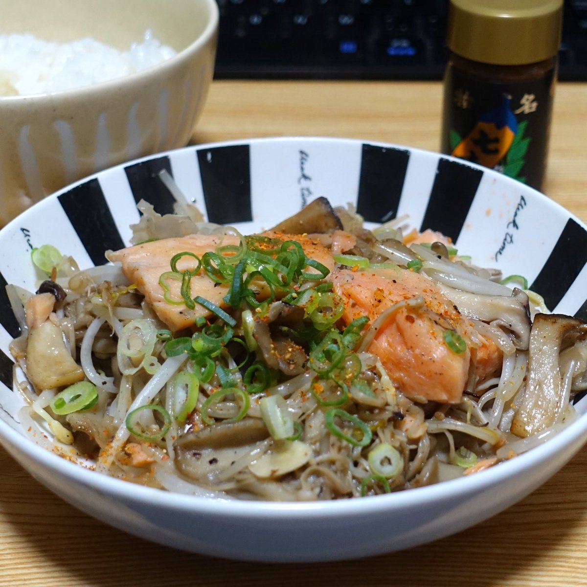 昨日の残りらしいので明け番の昼ごはん。