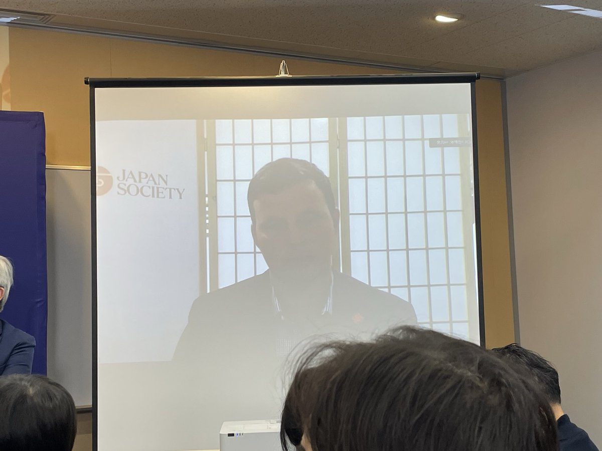 Japan should use soft power to develop the relationship w President Trump.  <a href="/drjwalk/">Joshua W. Walker</a> being an #Aikido practitioner, emphasized the importance of not going force-to-force, but redirecting the strong force. Myself also practicing #Aikido resonate strongly with Joshua-san’s comment.