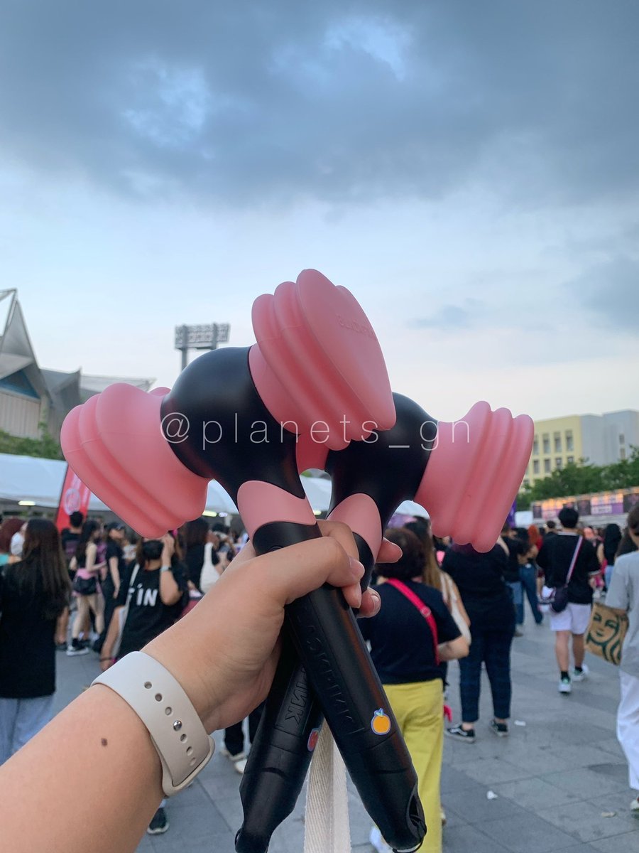 planets_gn's tweet photo. #ปล่อยเช่าแท่งไฟ Blackpink V.2 🖤💗

💡 ค่าเช่า 700 ฿ (มัดจำ 1000 ฿)
💡 รับ-คืน BTS สนามเป้า
💡 พร้อมถ่านใหม่ 3 ก้อน

💬 DM สอบถามได้น้า

#ตลาดนัดแบล็คพิ้ง #ตลาดนัดblackpink #เช่าแท่งไฟ  #BLACKPINK
#블랙핑크
#WORLDTOUR
#DEADLINE
#DEADLINE_IN_BANGKOK https://t.co/c9Vl8wrdJp