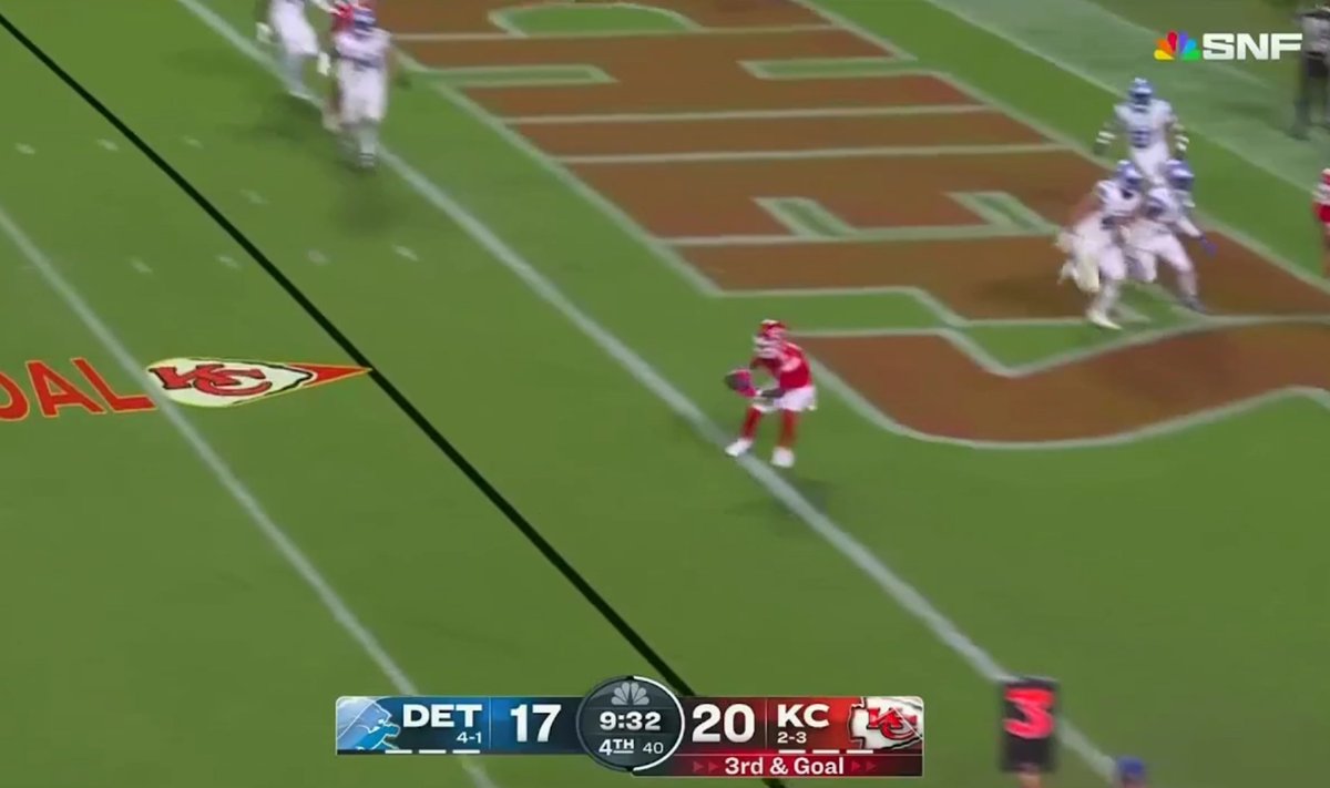 How did Mahomes ever squeeze it into this tight window?

Nice D.