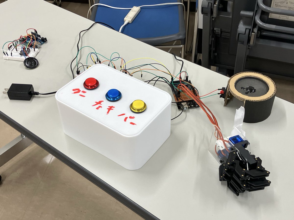 T_Robot_Labo's tweet image. 風紋祭も最終日ですね
1日目にいなかったロボたちも続々完成して展示されています