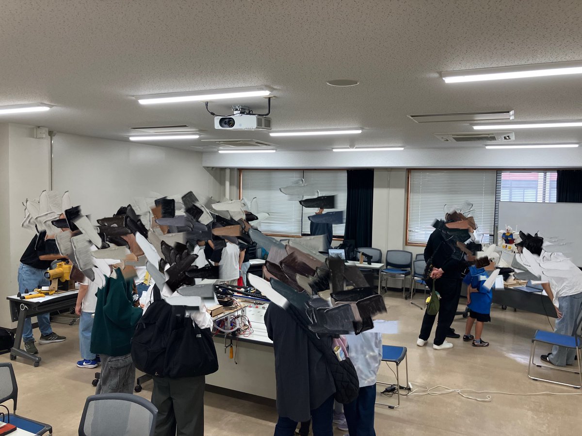 T_Robot_Labo's tweet image. 風紋祭も最終日ですね
1日目にいなかったロボたちも続々完成して展示されています