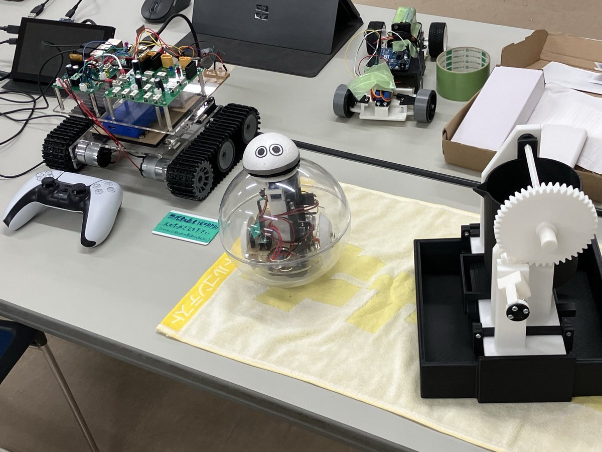 T_Robot_Labo's tweet image. 風紋祭も最終日ですね
1日目にいなかったロボたちも続々完成して展示されています