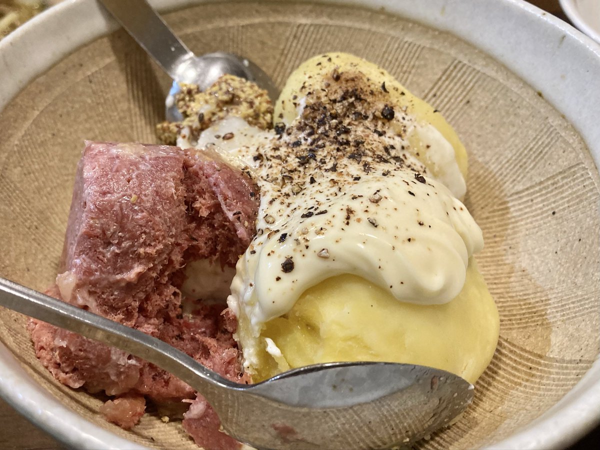 昨夜のごはんは、居酒屋風ポテサラ。すりこぎでつくるのが楽しいし、ボリュームもあって美味しかったです。
