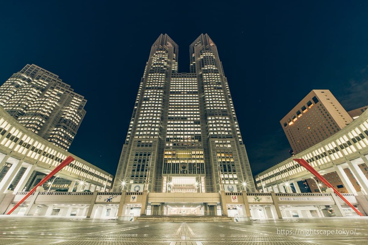 pass_architect's tweet image. 僕の理想の庁舎が
スタイリッシュなポストモダン系なんだけど
一級建築士の製図試験で完成した庁舎と似ても似つかず悩み
←理想の庁舎 vs 一級建築士の製図試験で完成した庁舎→