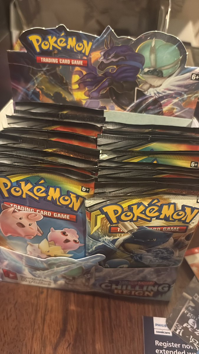 Chanarmy34's tweet image. Feeling like an unc having these around 🥀 #thehobby #pokemon #cosmiceclipse