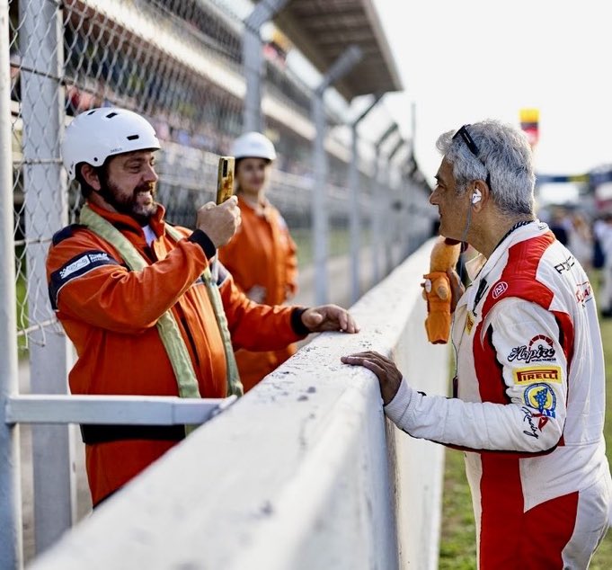 AjithFCOnline's tweet image. Picture of the day 📸

Winning hearts across nationalities 🩷

#AjithKumar | #AjithKumarRacing | #AK64