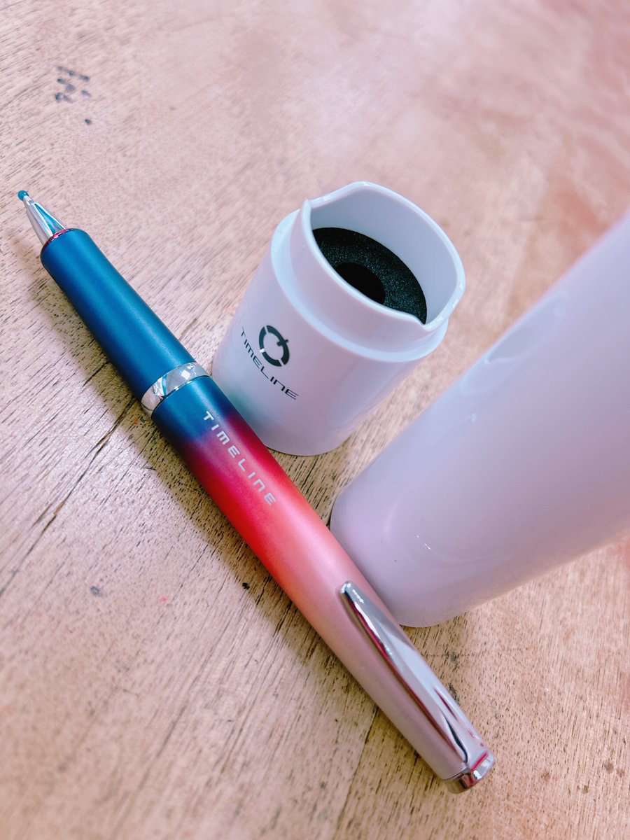 HachimonjiyaIzm's tweet image. #PILOT より「#タイムライン 20th限定モデル」若干数入荷しています！✏
なめらかな書き味とデザインから、大人気のボールペンです！限定モデルはすっごくキレイなグラデーション柄✨ 
ついコレクションしたくなっちゃう、オススメの一本です🍀
