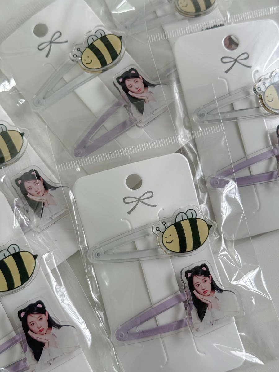starlightyeon_'s tweet photo. actually i got some jiwon freebies🥶

If doesn’t mind, feel free to come find me on the 19th birthday cafe event 🇰🇷 #KimJiWon https://t.co/HLNenZQbbS