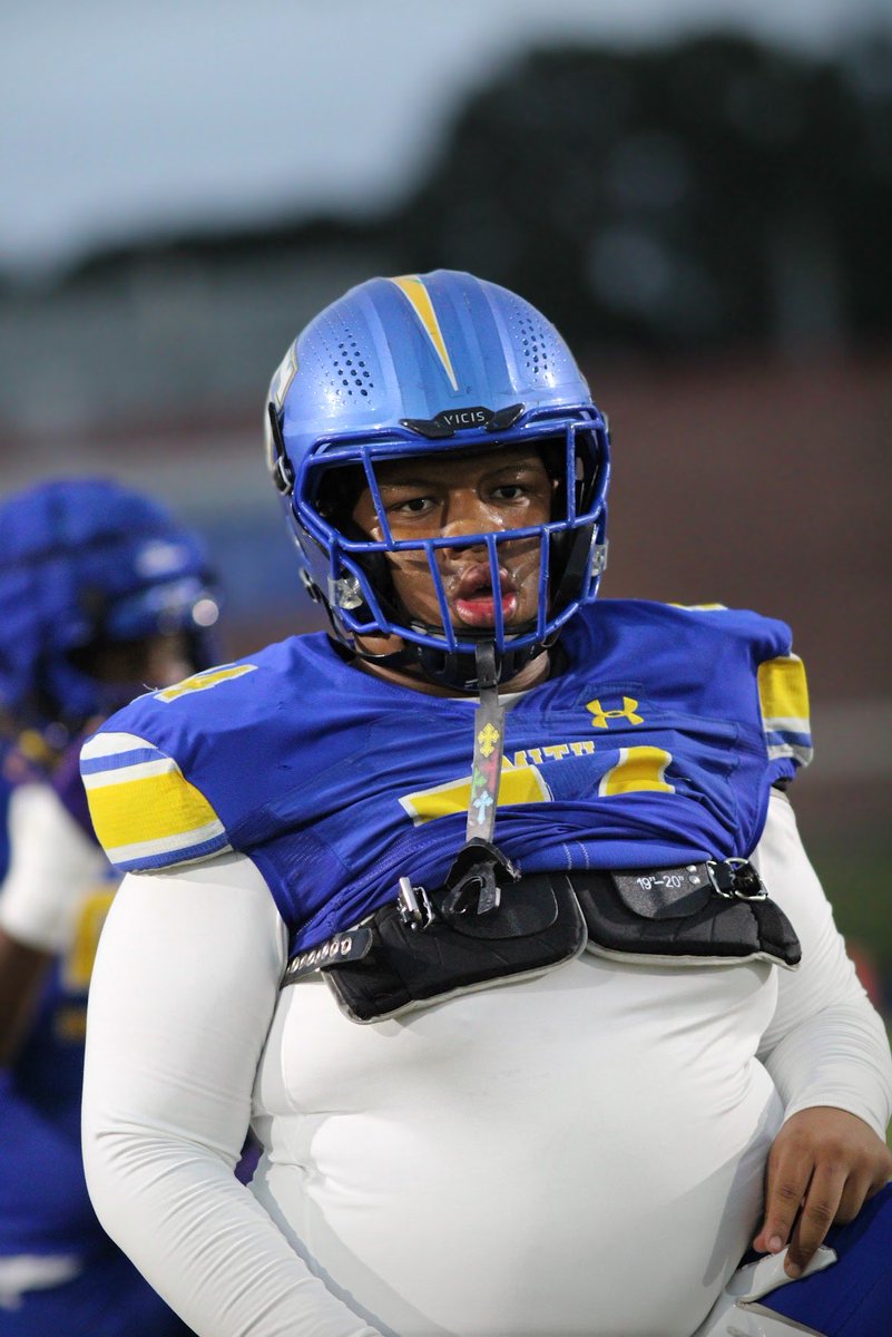 hudl.com/v/2Sxqyv check out my midseason highlights tape