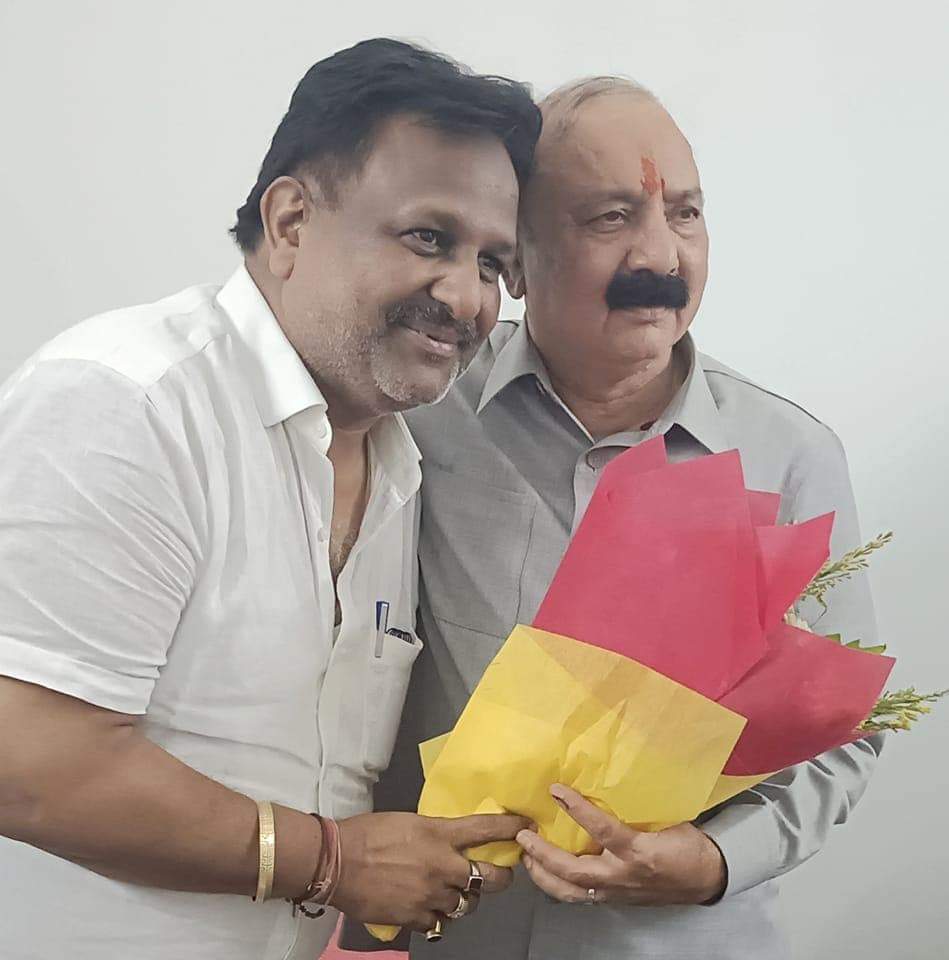 Pradeep Singhal (@pradeepinc10) on Twitter photo हम सबके मार्गदर्शक एवं प्रेरणा स्रोत, अभिभावक #अमेठी_सांसद आदरणीय भाई साहब श्री <a href="/KLSharmaINC/">Kishori Lal Sharma</a> जी को #जन्मदिन की हार्दिक शुभकामनाएं।
इस सुअवसर पर हम ईश्वर से आपके उत्तम स्वास्थ्य और दीर्घायु जीवन की कामना करते हैं। 🙏
Happy Birthday Bhai Sahab Ji 🎂 हम सबके मार्गदर्शक एवं प्रेरणा स्रोत, अभिभावक #अमेठी_सांसद आदरणीय भाई साहब श्री <a href="/KLSharmaINC/">Kishori Lal Sharma</a> जी को #जन्मदिन की हार्दिक शुभकामनाएं।
इस सुअवसर पर हम ईश्वर से आपके उत्तम स्वास्थ्य और दीर्घायु जीवन की कामना करते हैं। 🙏
Happy Birthday Bhai Sahab Ji 🎂