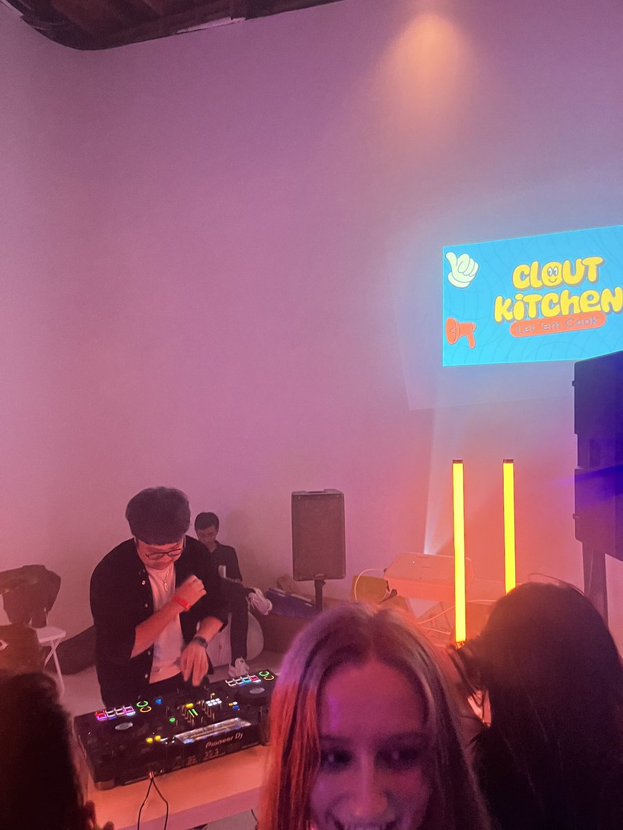 last friday's sftw warehouse rave 😚😋 all the people who were dancing w me upfront were megavibes. thank u <a href="/cloutkitchen/"></a> &amp; <a href="/pallyai/">Pally</a> &amp; pebblebed &amp; cranston &amp; yoju 🎉🎉🎉 more pls